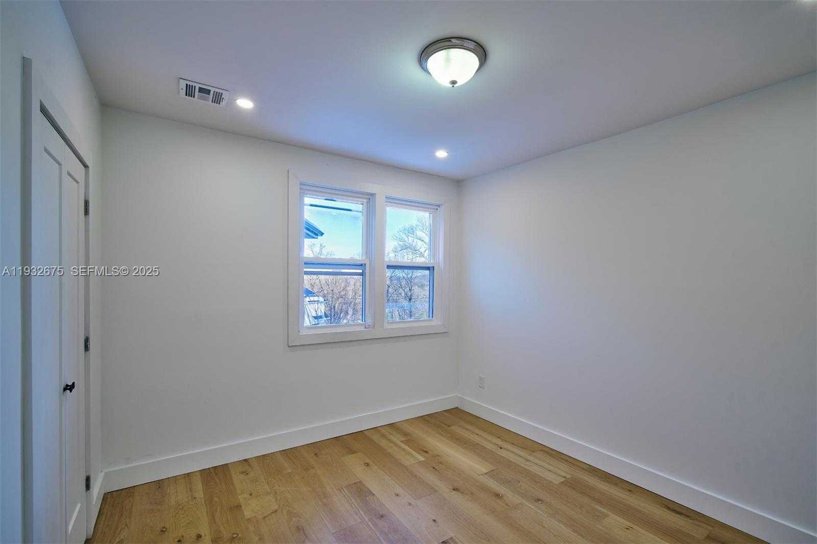 Small Image of 189 MC NAMARA RD, Out of City Number 24