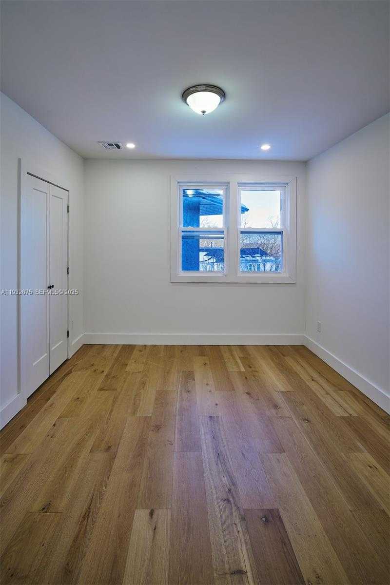 Small Image of 189 MC NAMARA RD, Out of City Number 25