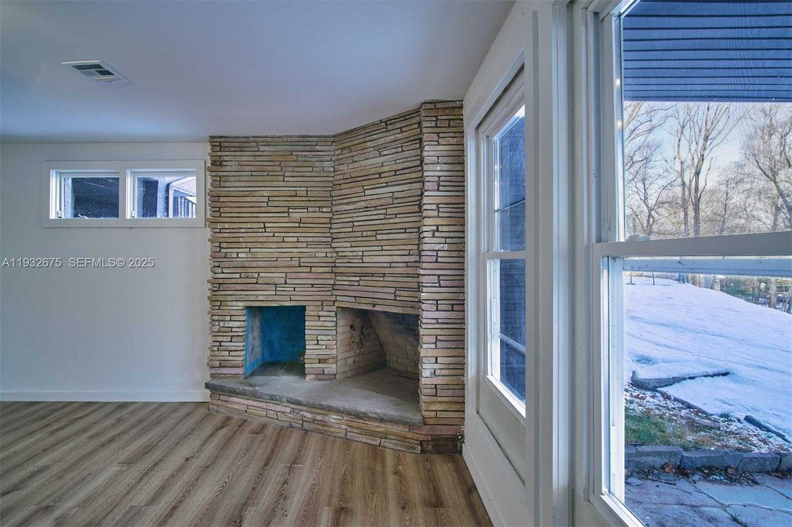 Small Image of 189 MC NAMARA RD, Out of City Number 29