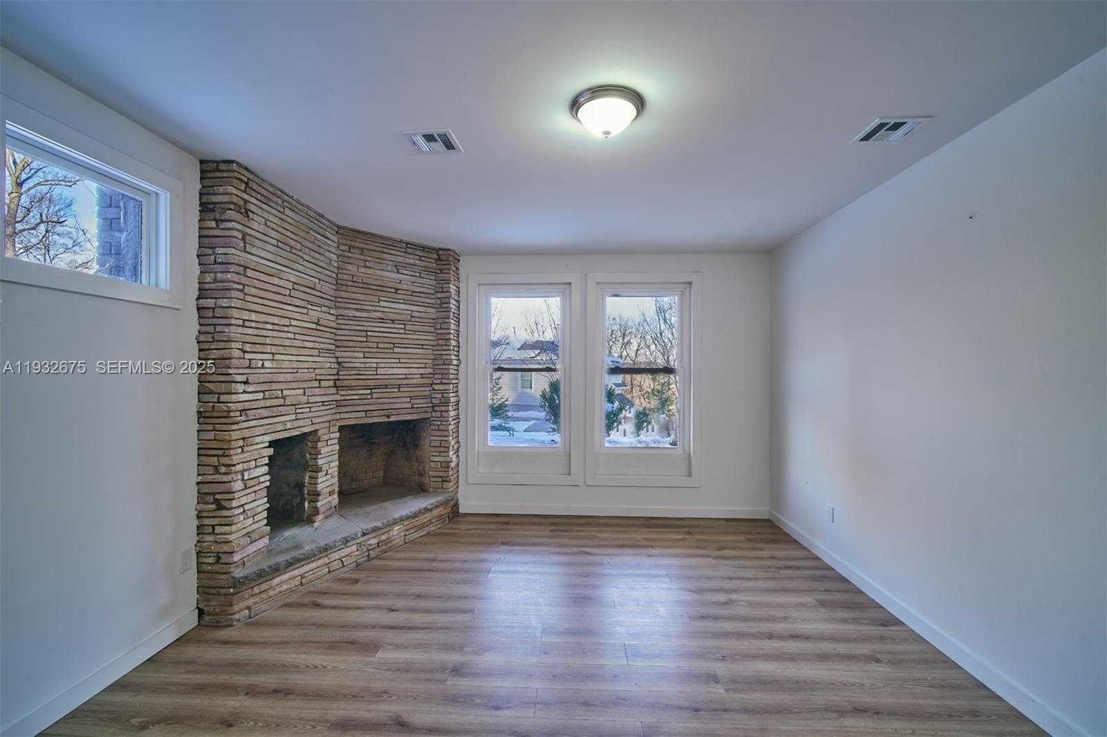 Small Image of 189 MC NAMARA RD, Out of City Number 31