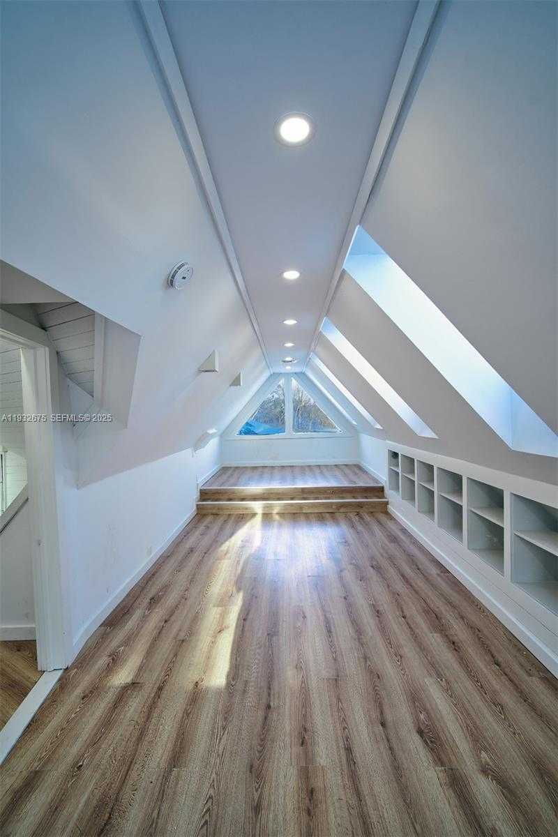 Small Image of 189 MC NAMARA RD, Out of City Number 34