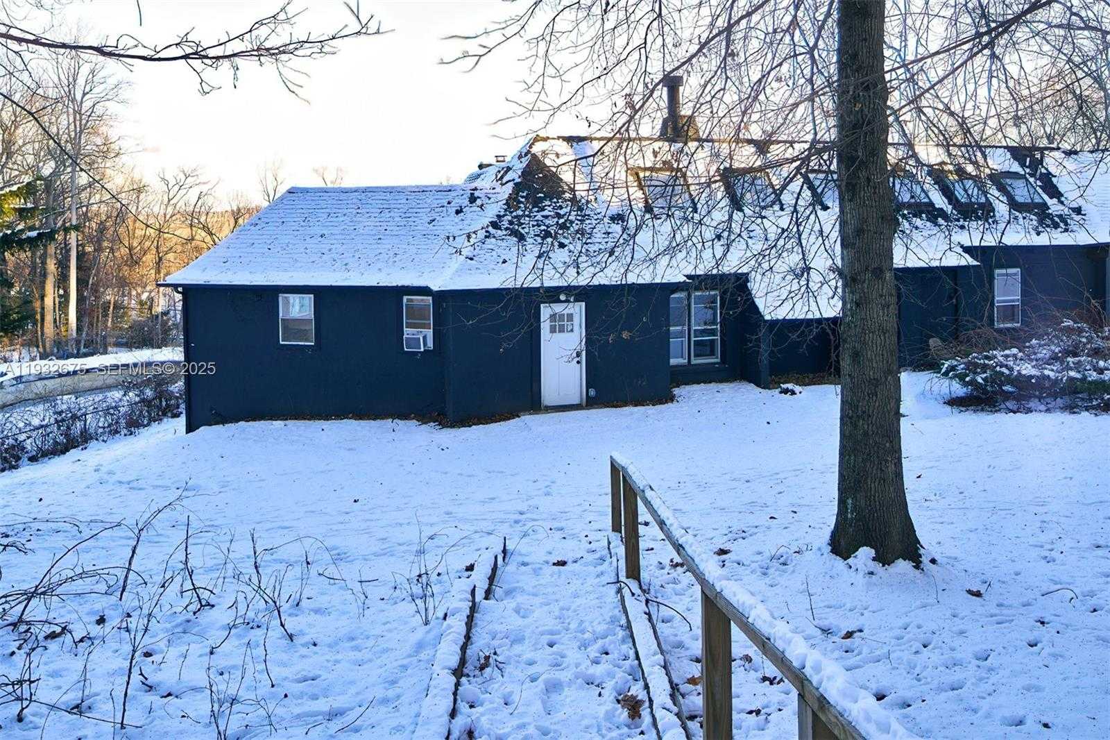 Small Image of 189 MC NAMARA RD, Out of City Number 43