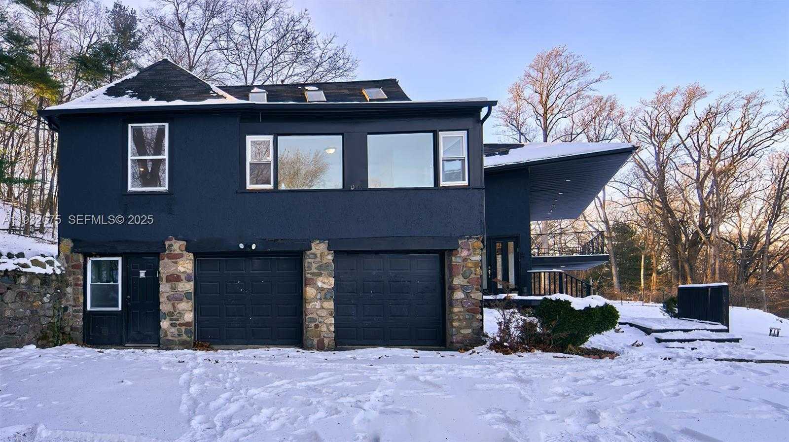 Small Image of 189 MC NAMARA RD, Out of City Number 44