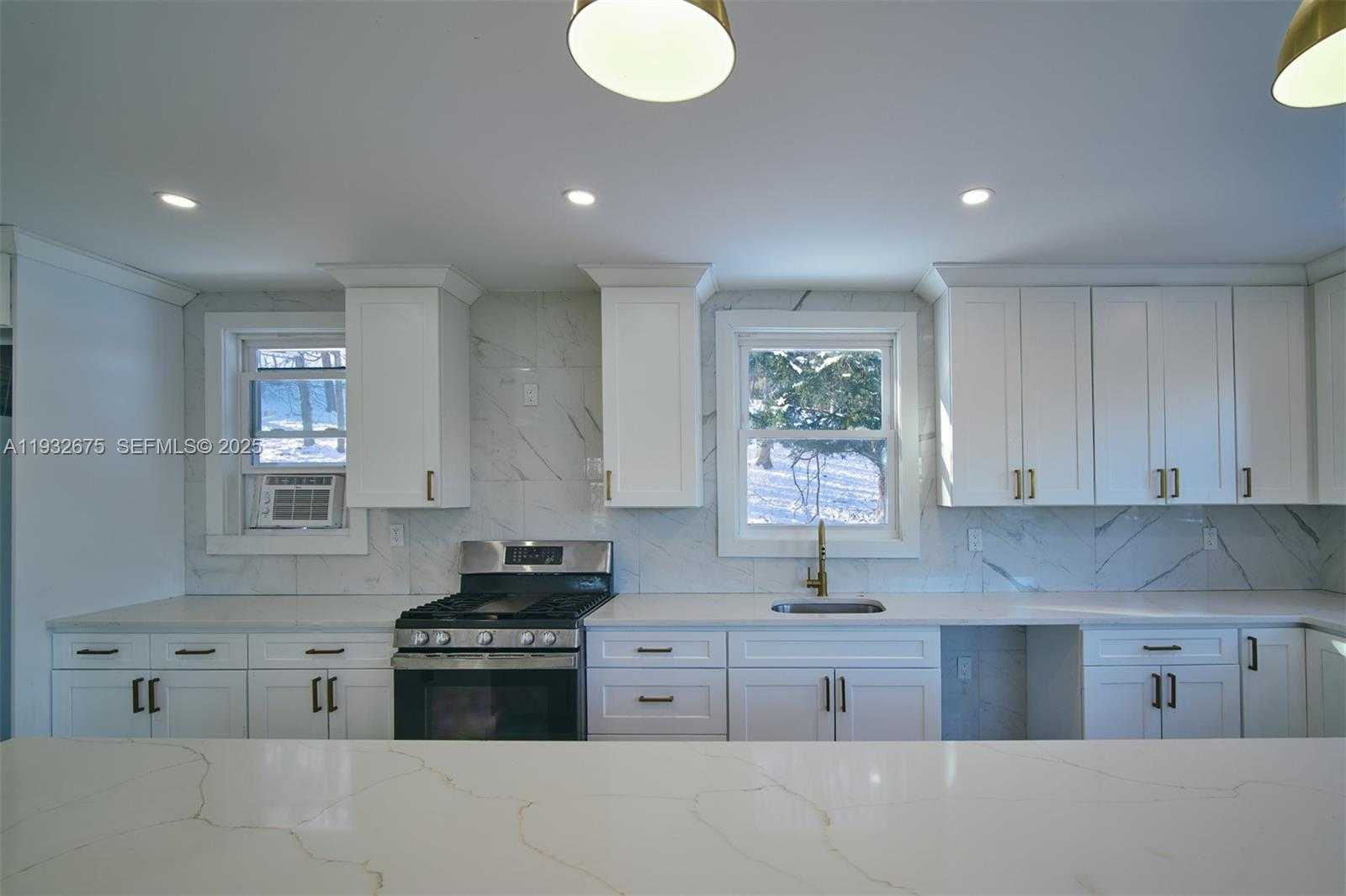 Small Image of 189 MC NAMARA RD, Out of City Number 6