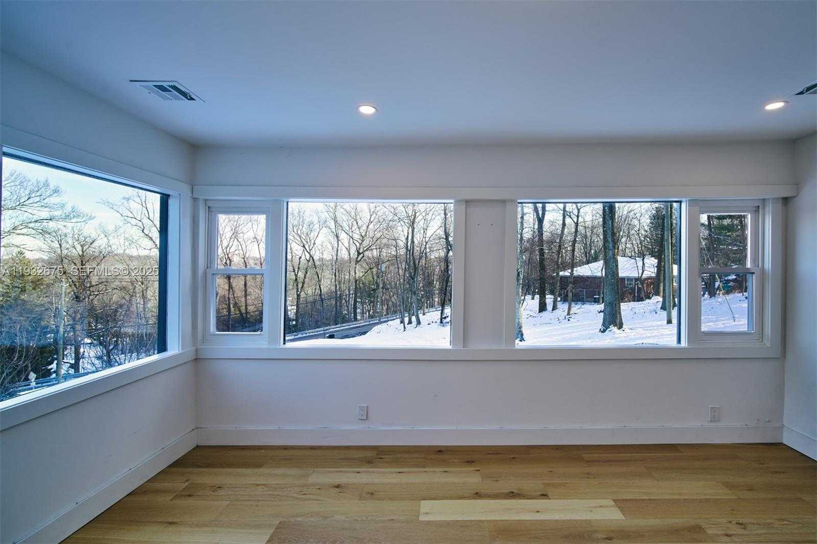 Small Image of 189 MC NAMARA RD, Out of City Number 9