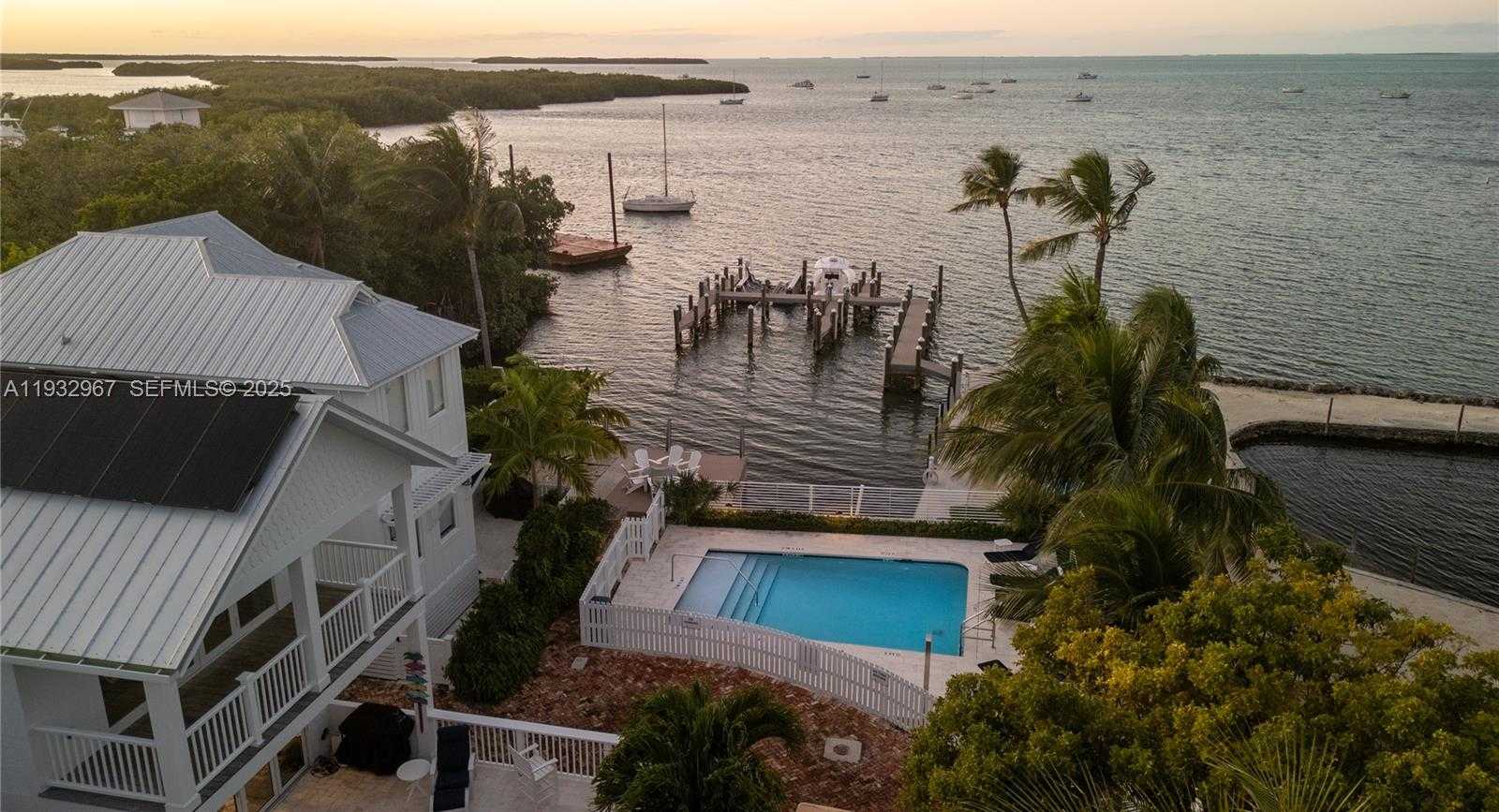 Small Image of Islamorada Number 10