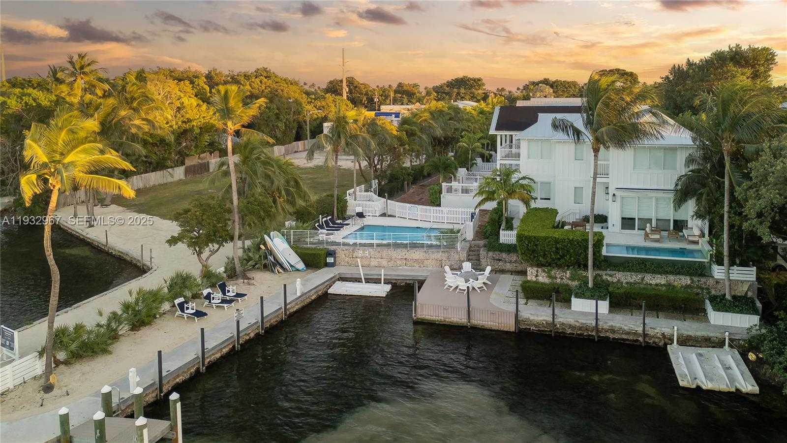 Small Image of Islamorada Number 15