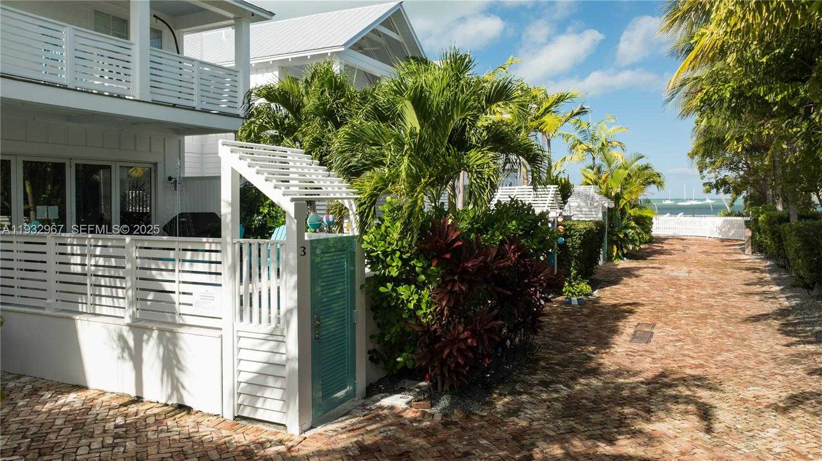 Small Image of Islamorada Number 17