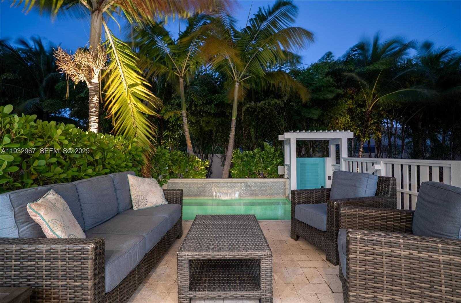 Small Image of Islamorada Number 21