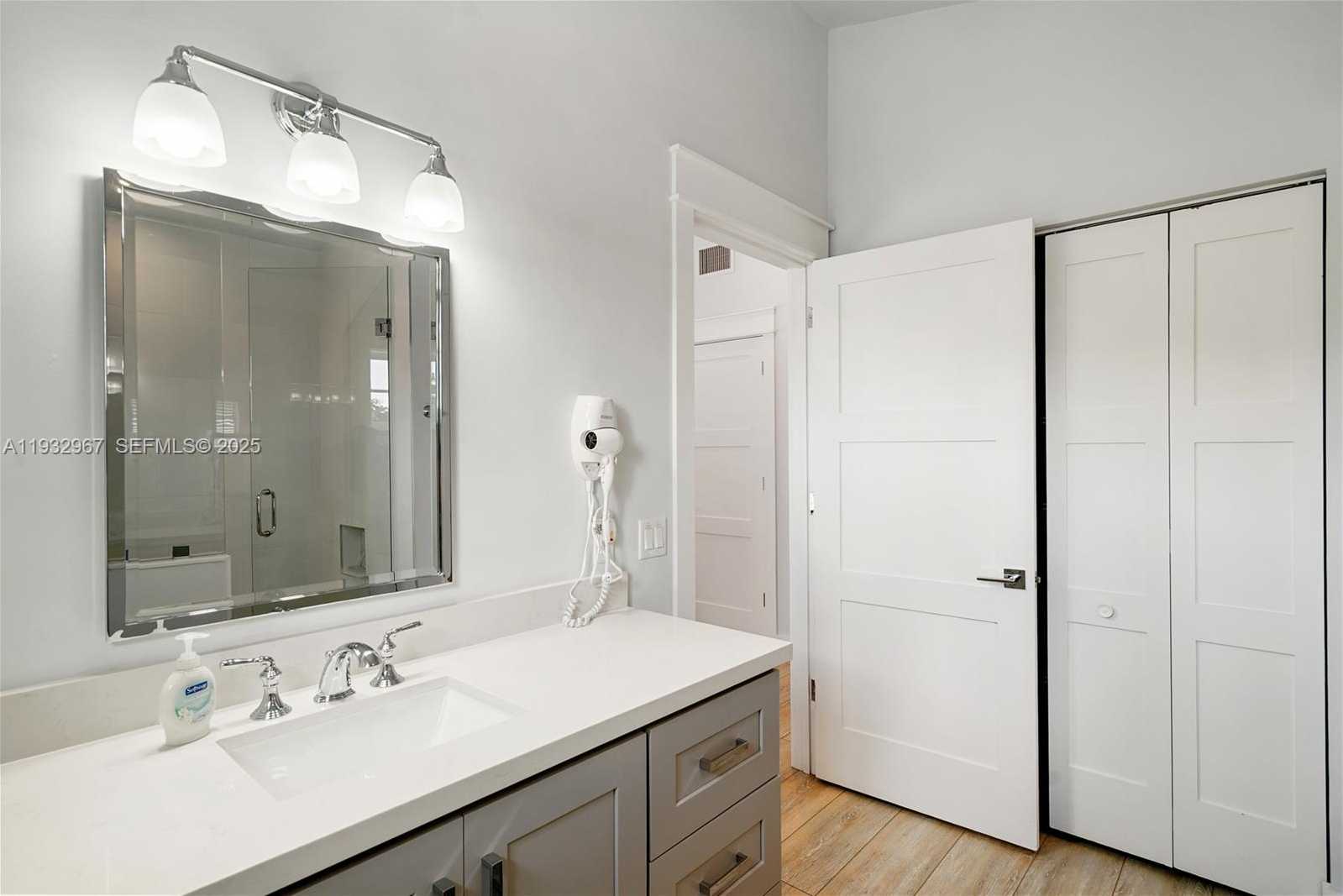 Small Image of Islamorada Number 27