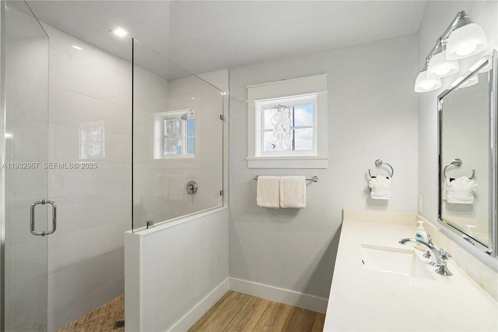 Small Image of Islamorada Number 28