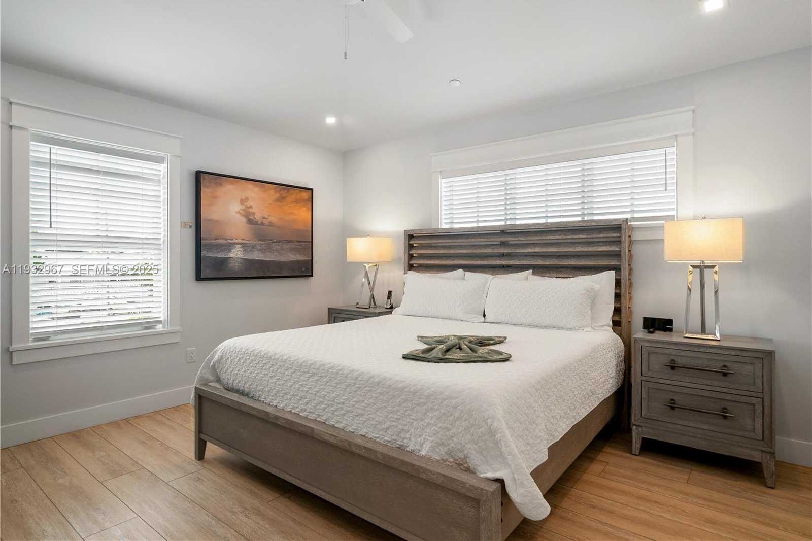 Small Image of Islamorada Number 31