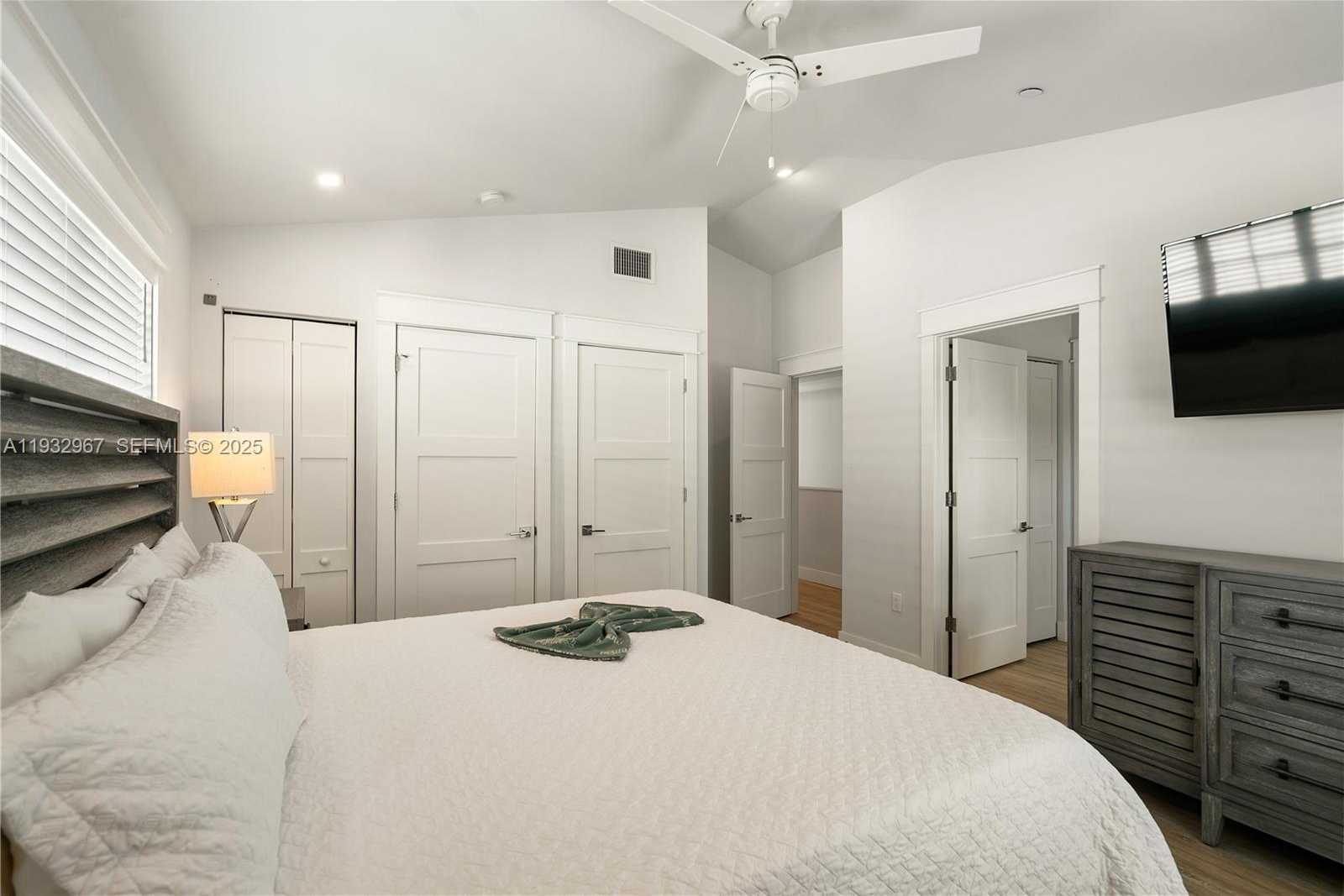 Small Image of Islamorada Number 32