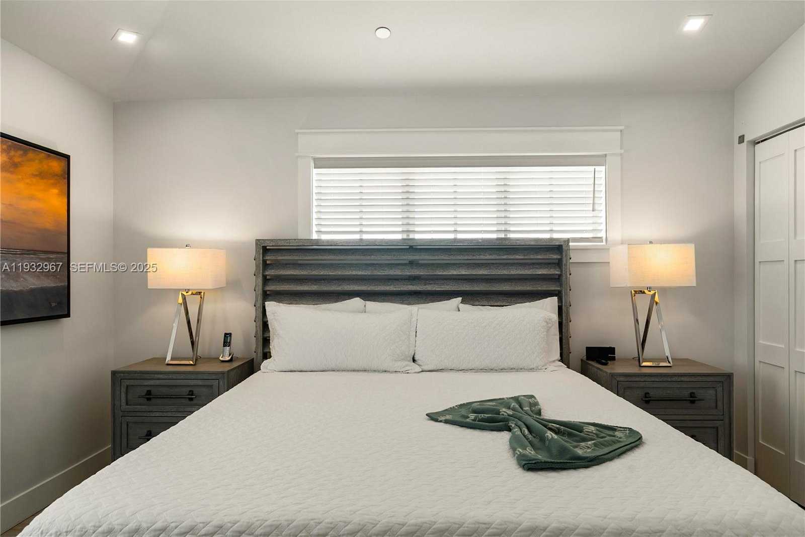 Small Image of Islamorada Number 33