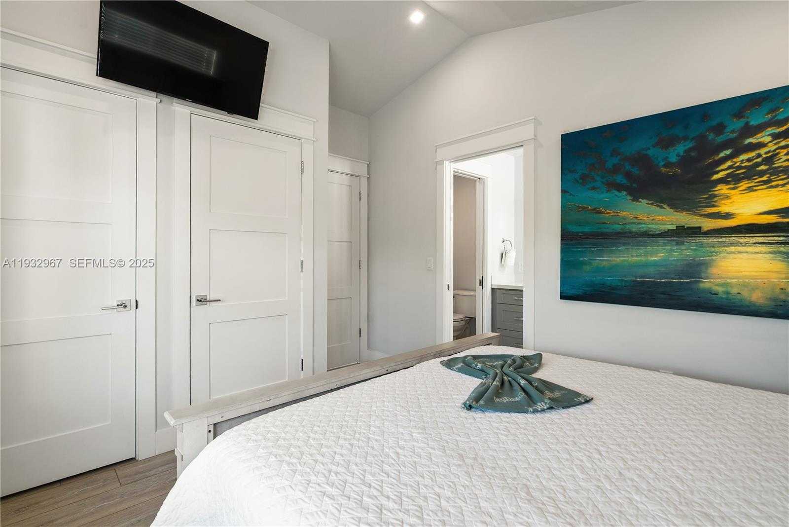 Small Image of Islamorada Number 37