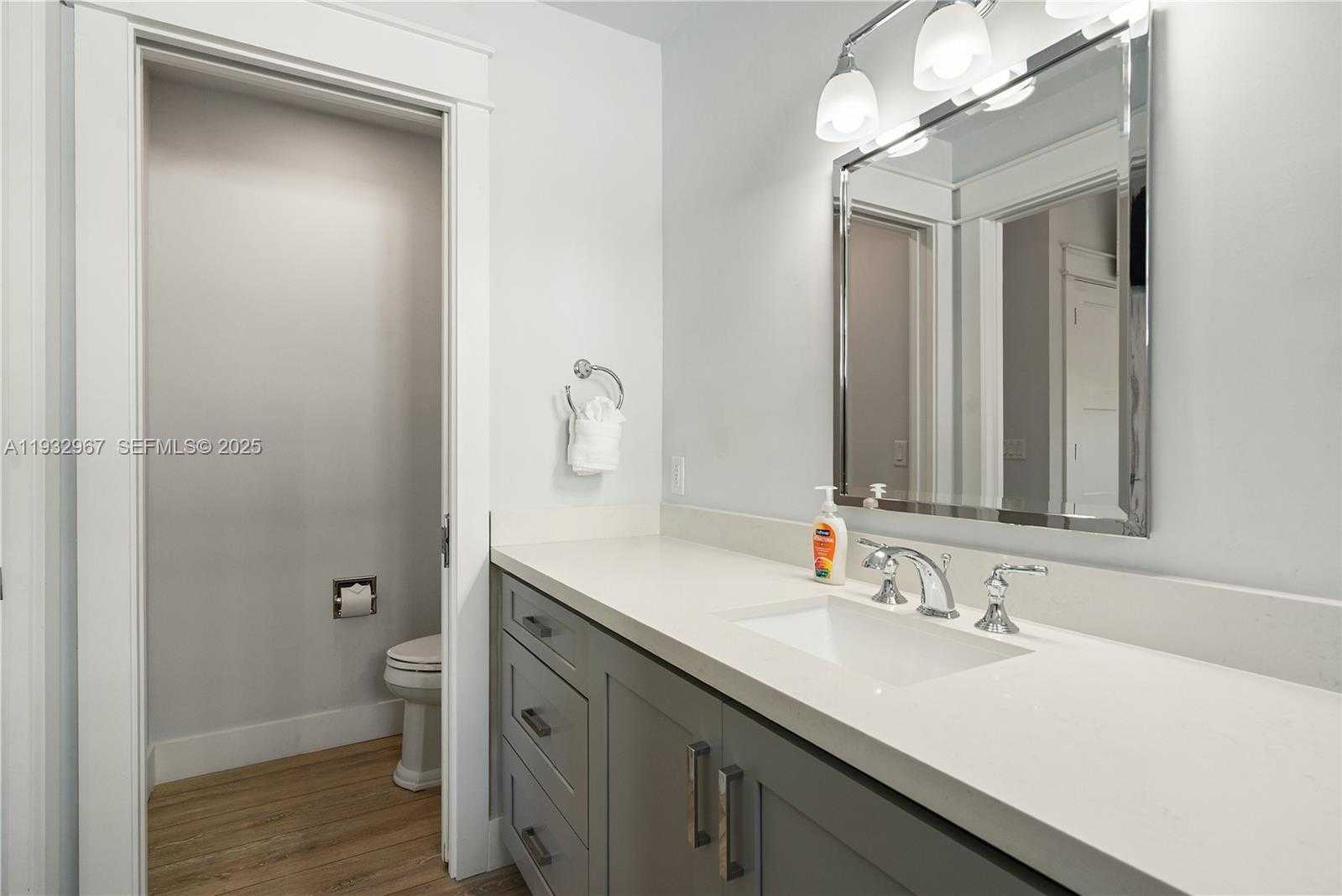 Small Image of Islamorada Number 38