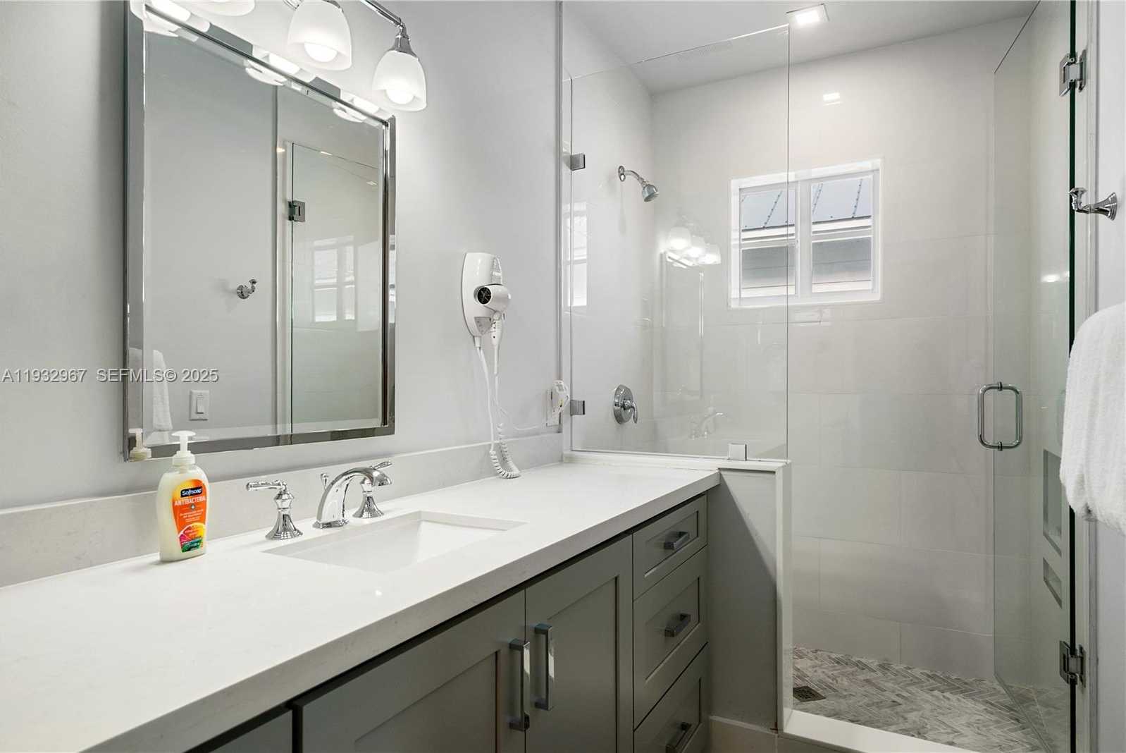 Small Image of Islamorada Number 39