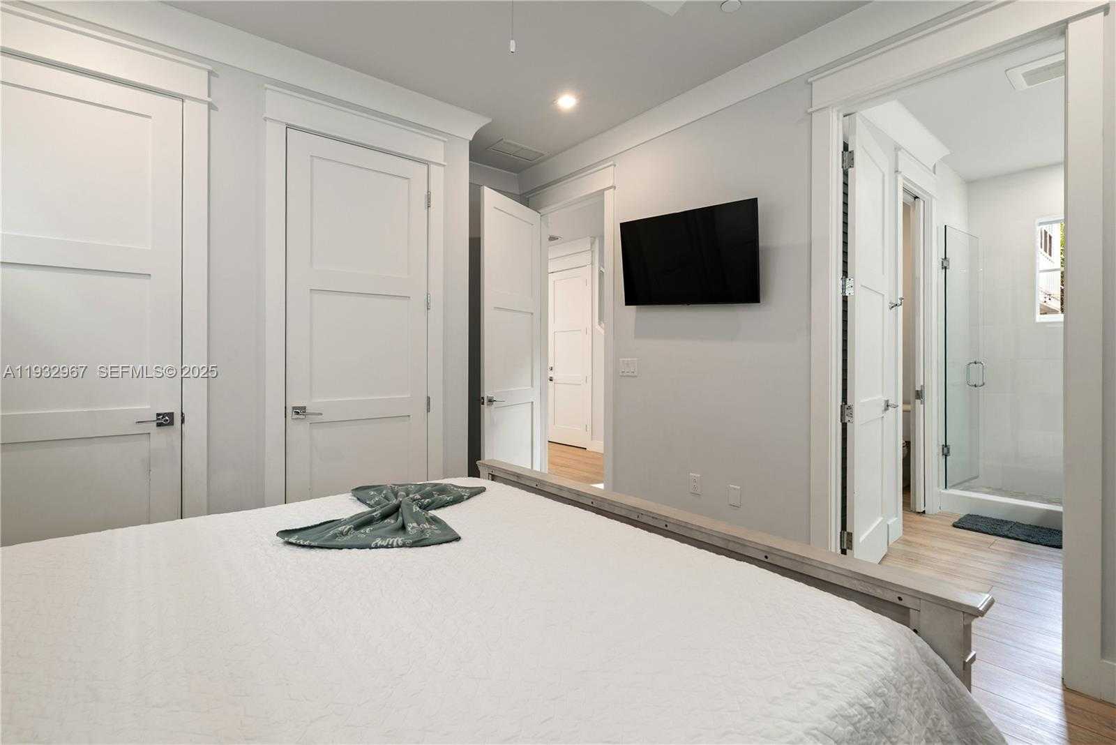 Small Image of Islamorada Number 47