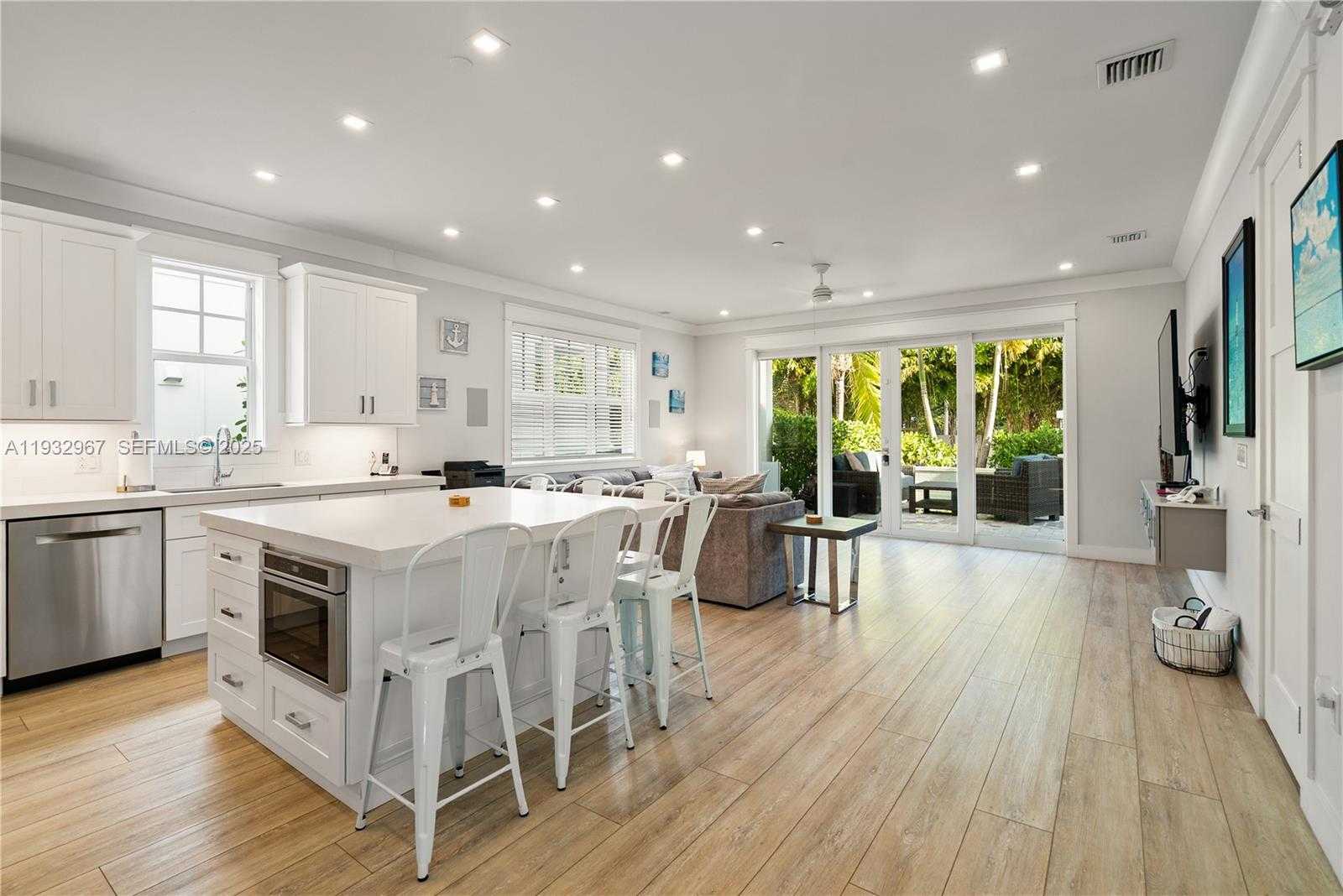 Small Image of Islamorada Number 8