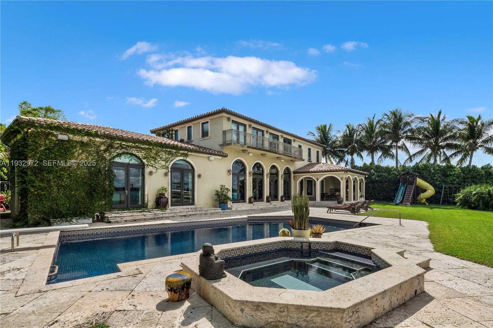 Small Image of 10330 WEST BROADVIEW DR, Bay Harbor Islands Number 14