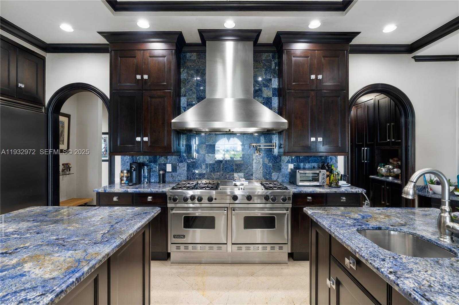 Small Image of 10330 WEST BROADVIEW DR, Bay Harbor Islands Number 16