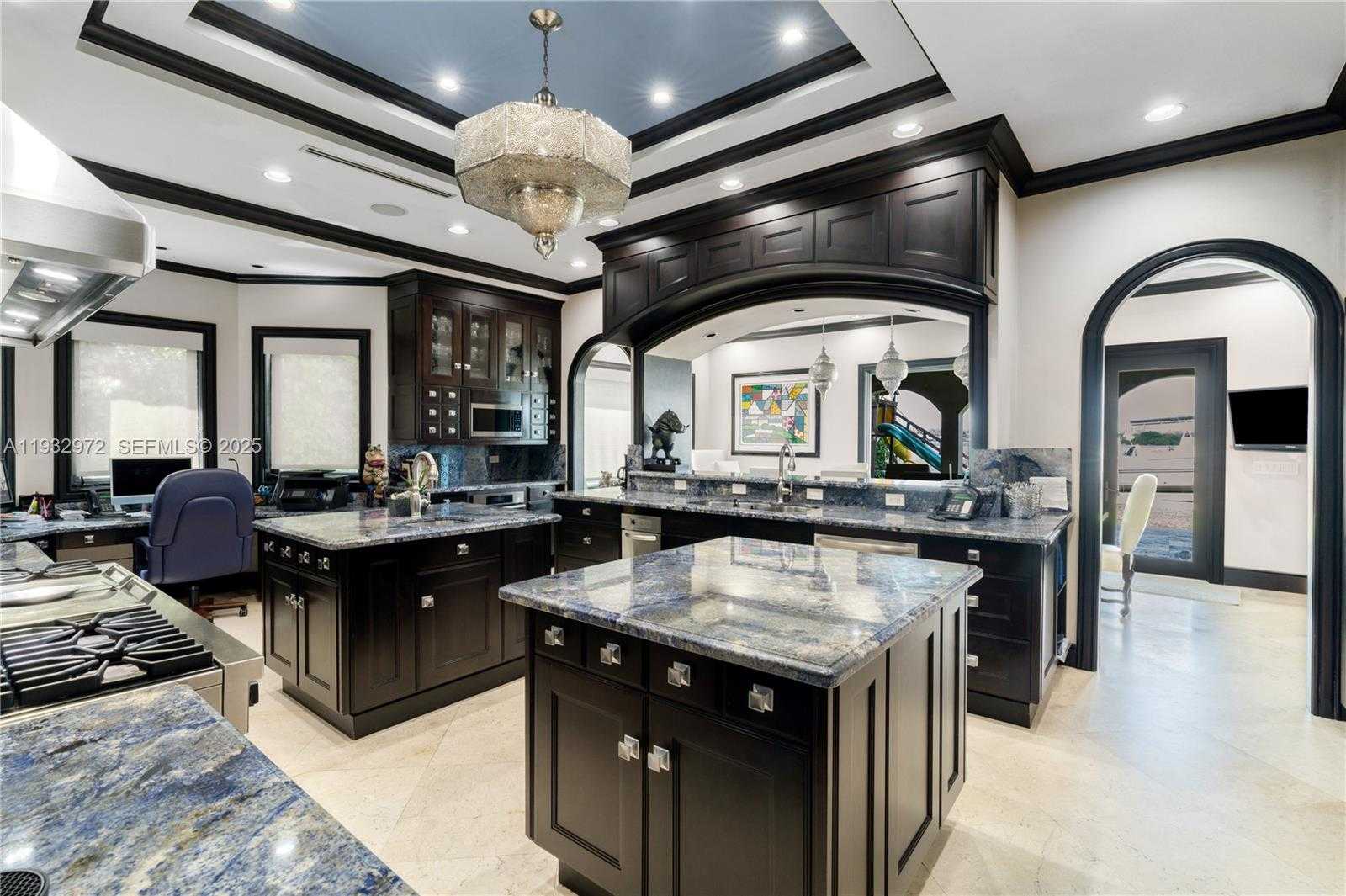 Small Image of 10330 WEST BROADVIEW DR, Bay Harbor Islands Number 17