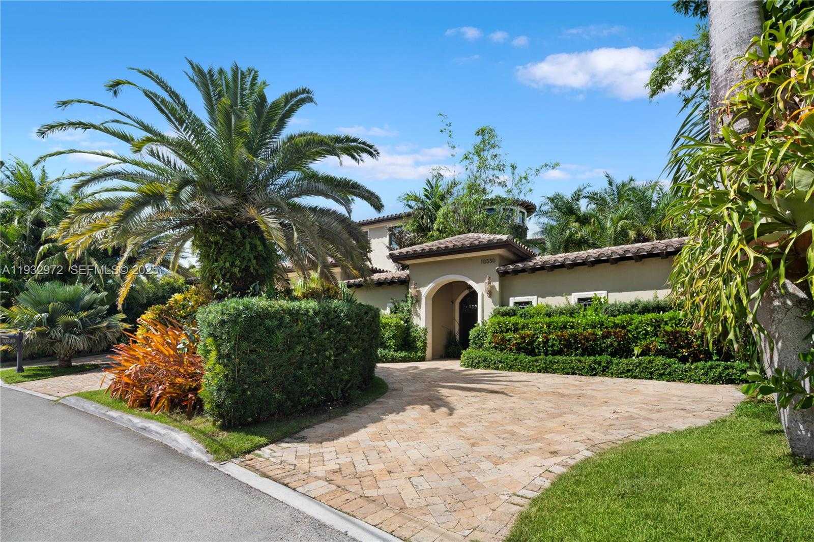 Small Image of 10330 WEST BROADVIEW DR, Bay Harbor Islands Number 2