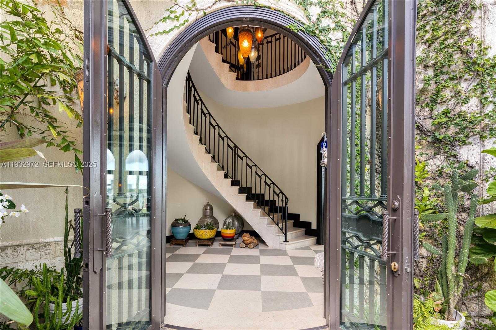 Small Image of 10330 WEST BROADVIEW DR, Bay Harbor Islands Number 3