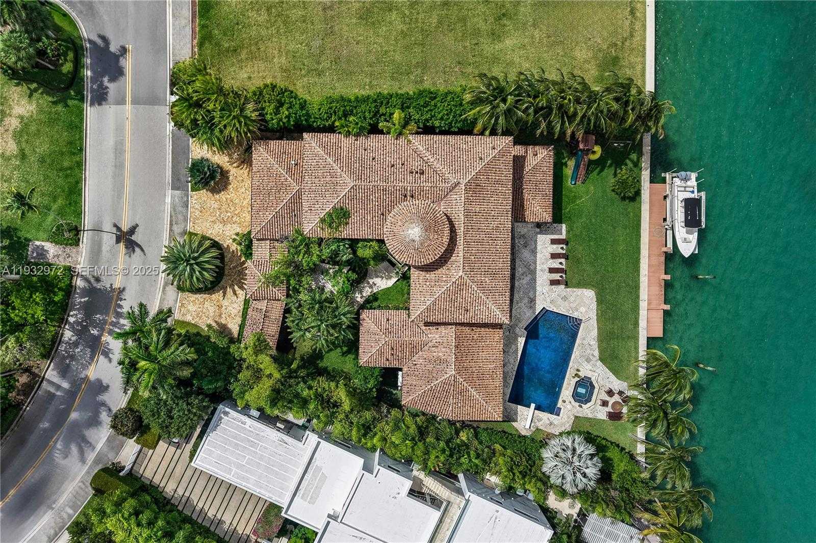 Small Image of 10330 WEST BROADVIEW DR, Bay Harbor Islands Number 30