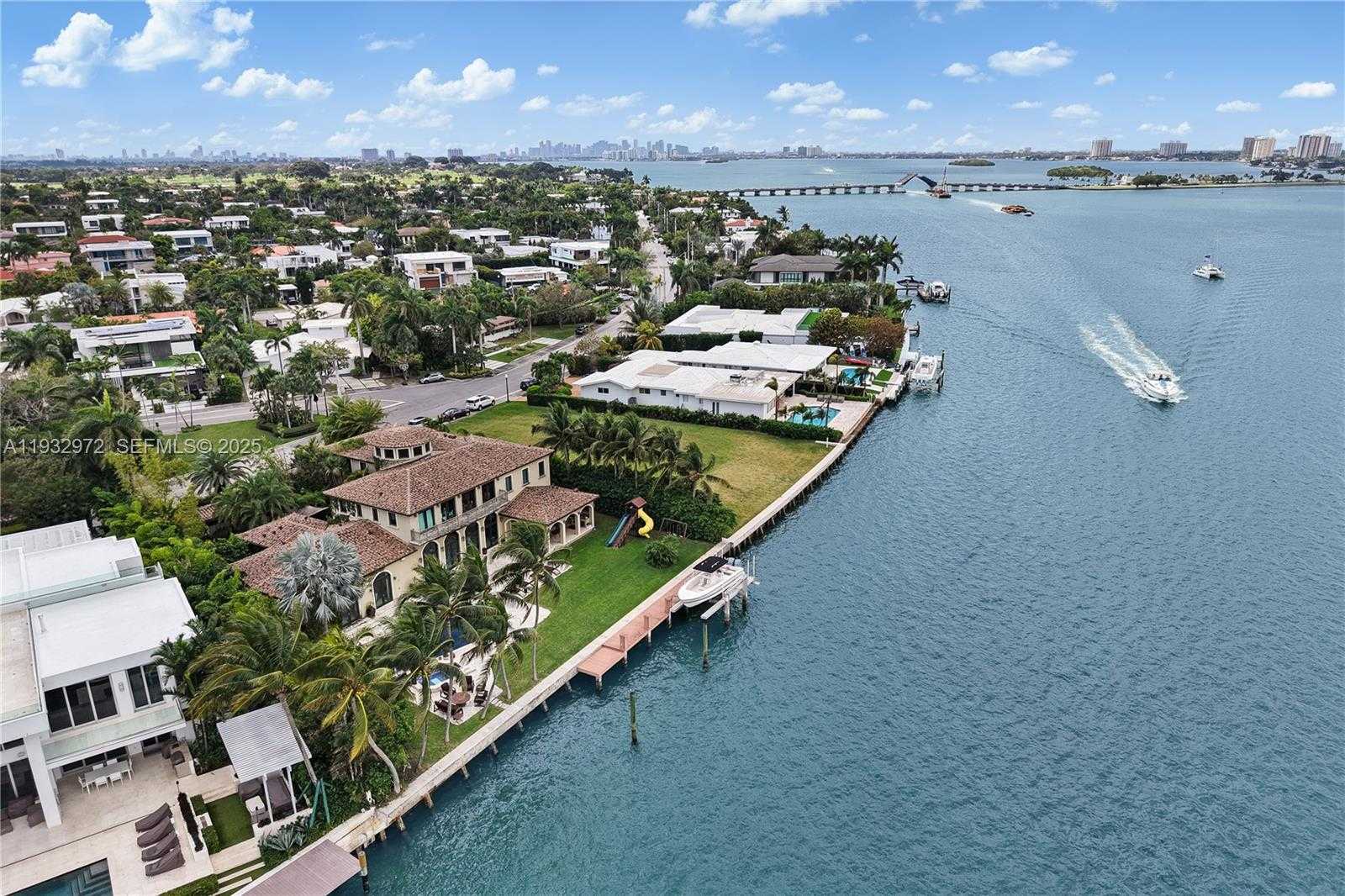 Small Image of 10330 WEST BROADVIEW DR, Bay Harbor Islands Number 32