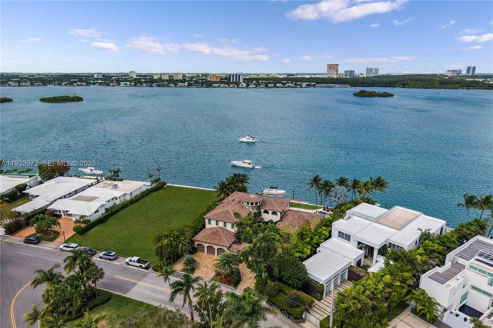 Small Image of 10330 WEST BROADVIEW DR, Bay Harbor Islands Number 33