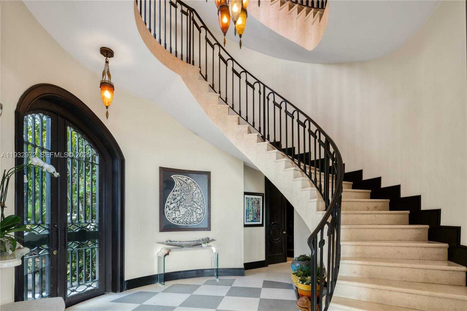 Small Image of 10330 WEST BROADVIEW DR, Bay Harbor Islands Number 5