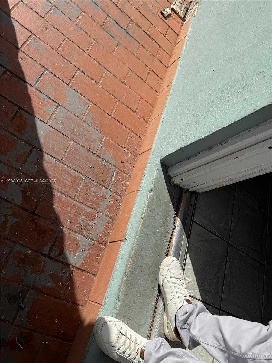 Small Image of 830 SOUTH WEST 72ND AVE, Miami Number 24