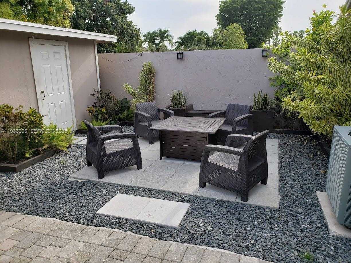 Small Image of 13520 SOUTH WEST 97TH ST, Miami Number 12