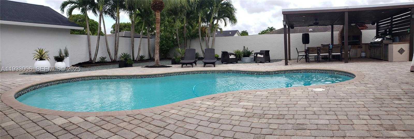 Small Image of 13520 SOUTH WEST 97TH ST, Miami Number 2