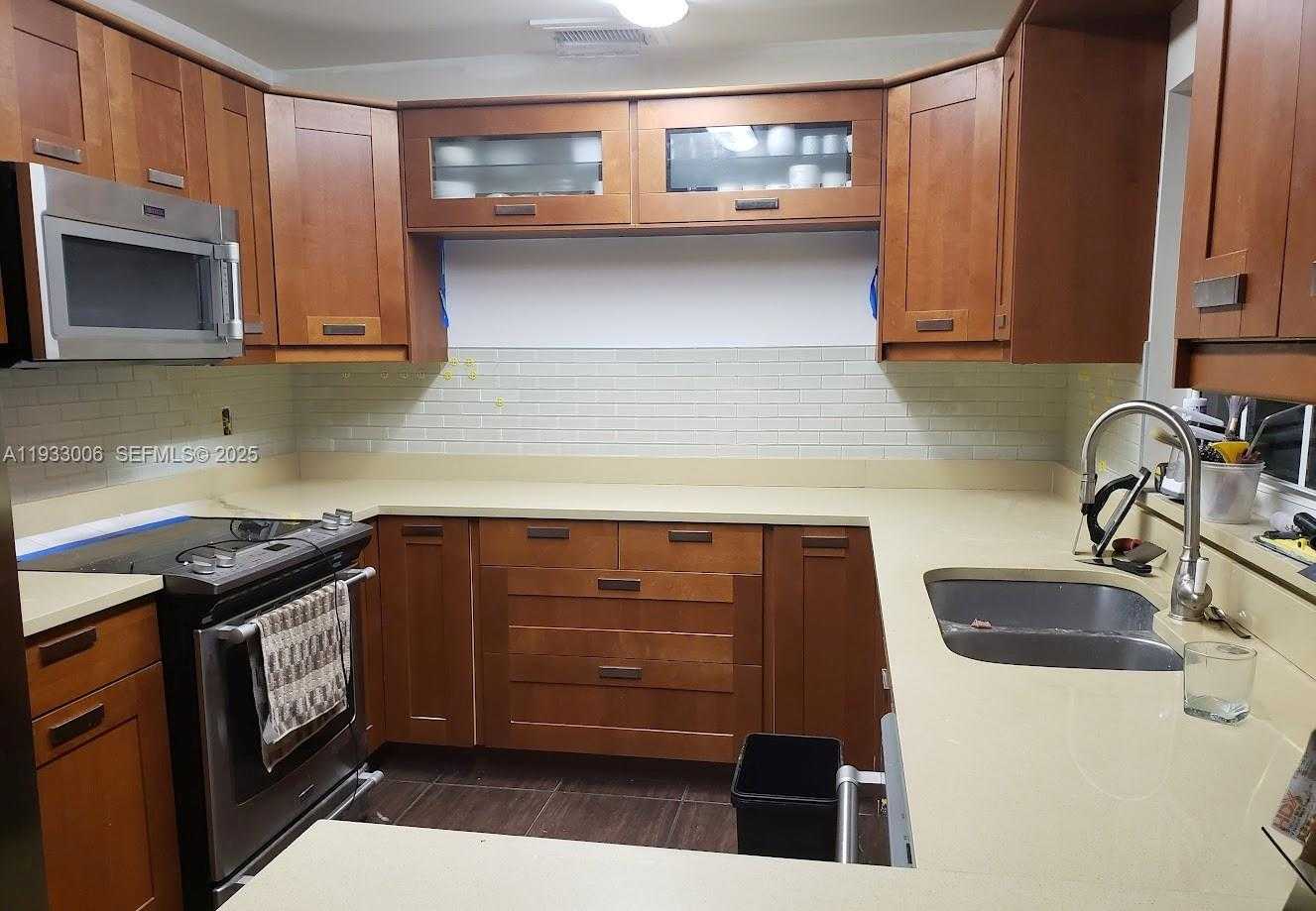 Small Image of 13520 SOUTH WEST 97TH ST, Miami Number 9