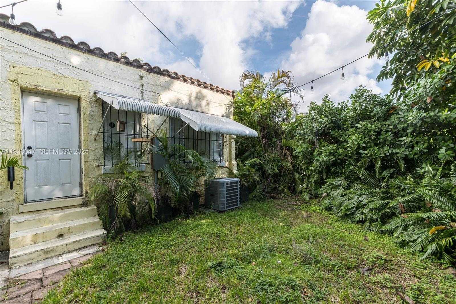 Small Image of 222 ROMANO AVE, Coral Gables Number 15