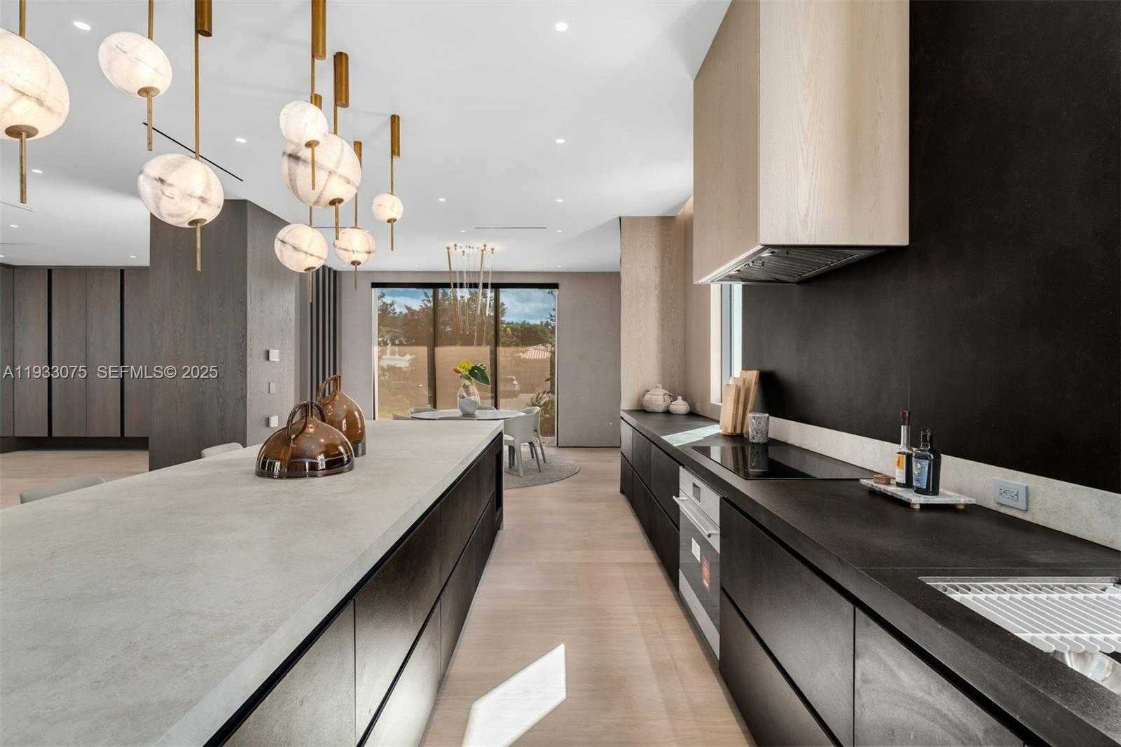 Small Image of 661 MELALEUCA LN, Miami Number 10