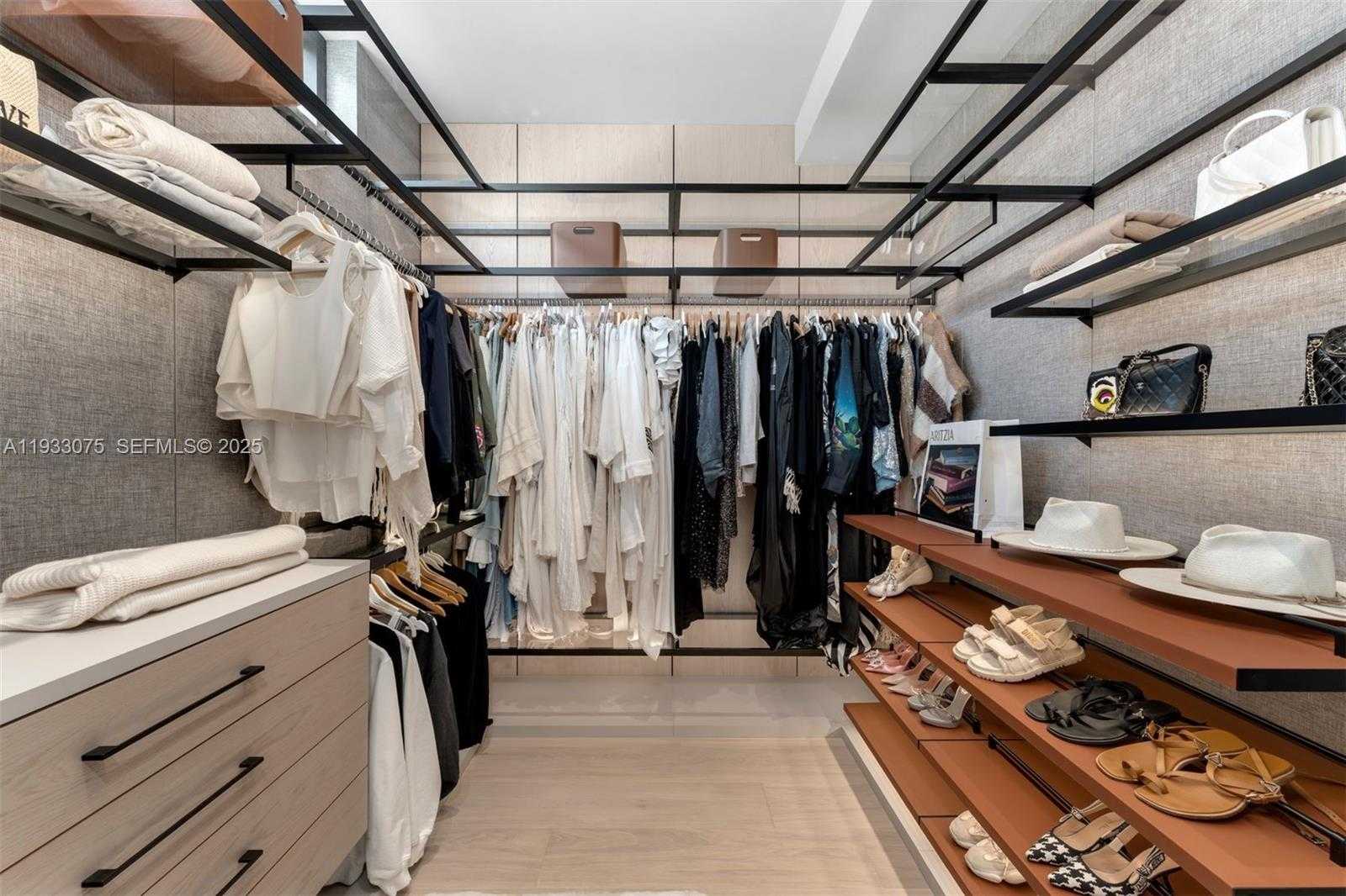 Small Image of 661 MELALEUCA LN, Miami Number 19