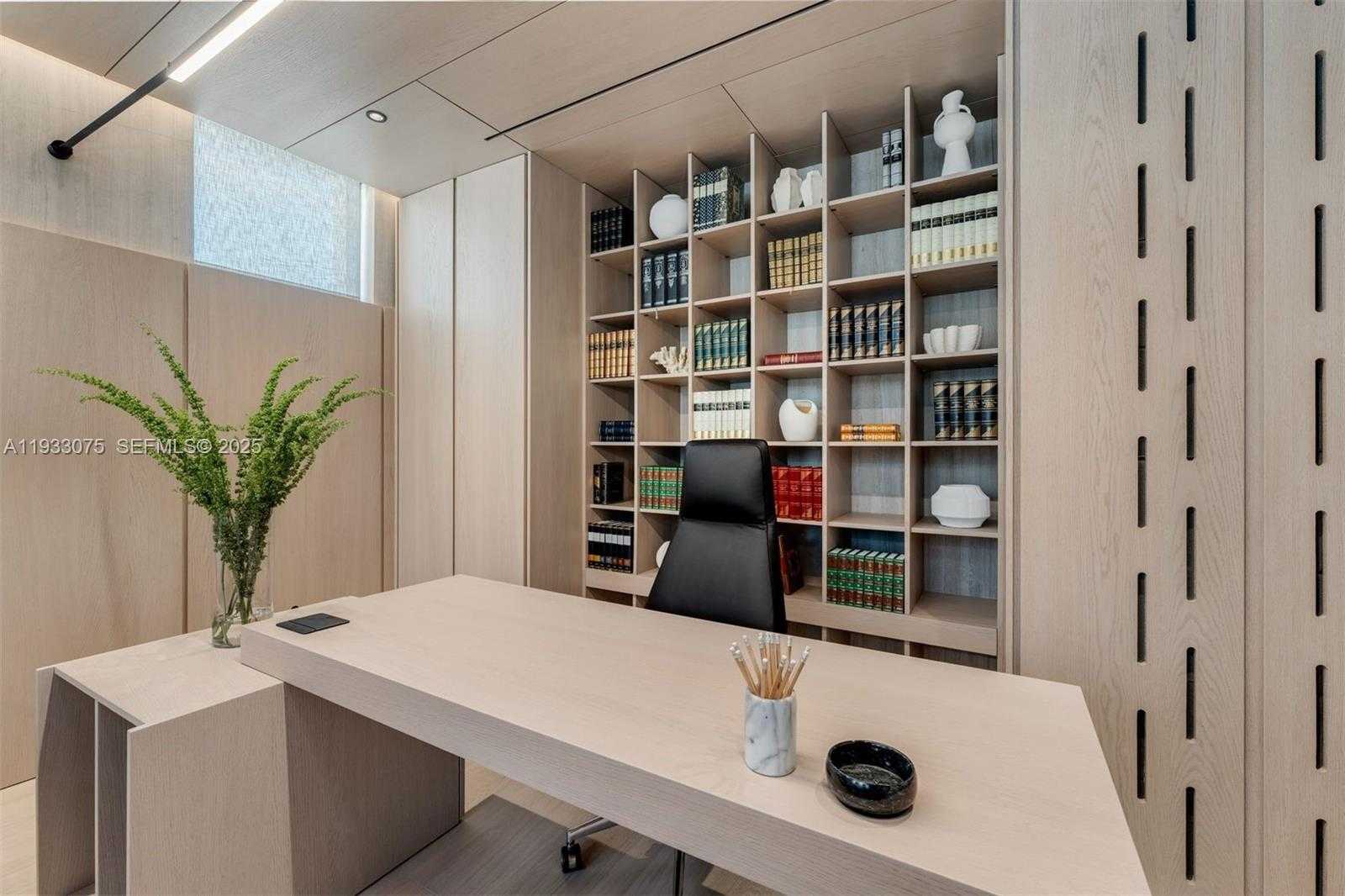 Small Image of 661 MELALEUCA LN, Miami Number 24