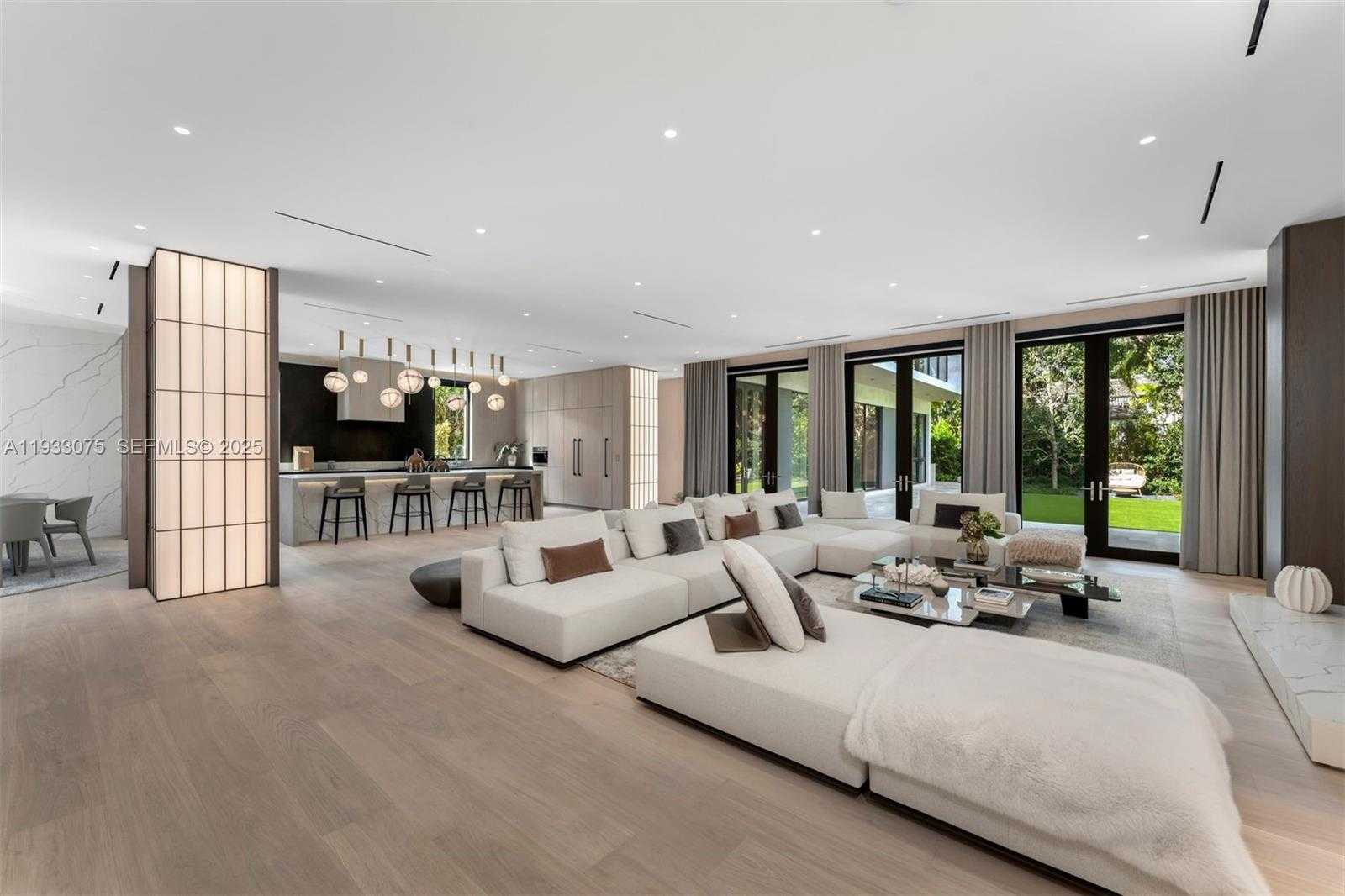 Small Image of 661 MELALEUCA LN, Miami Number 3