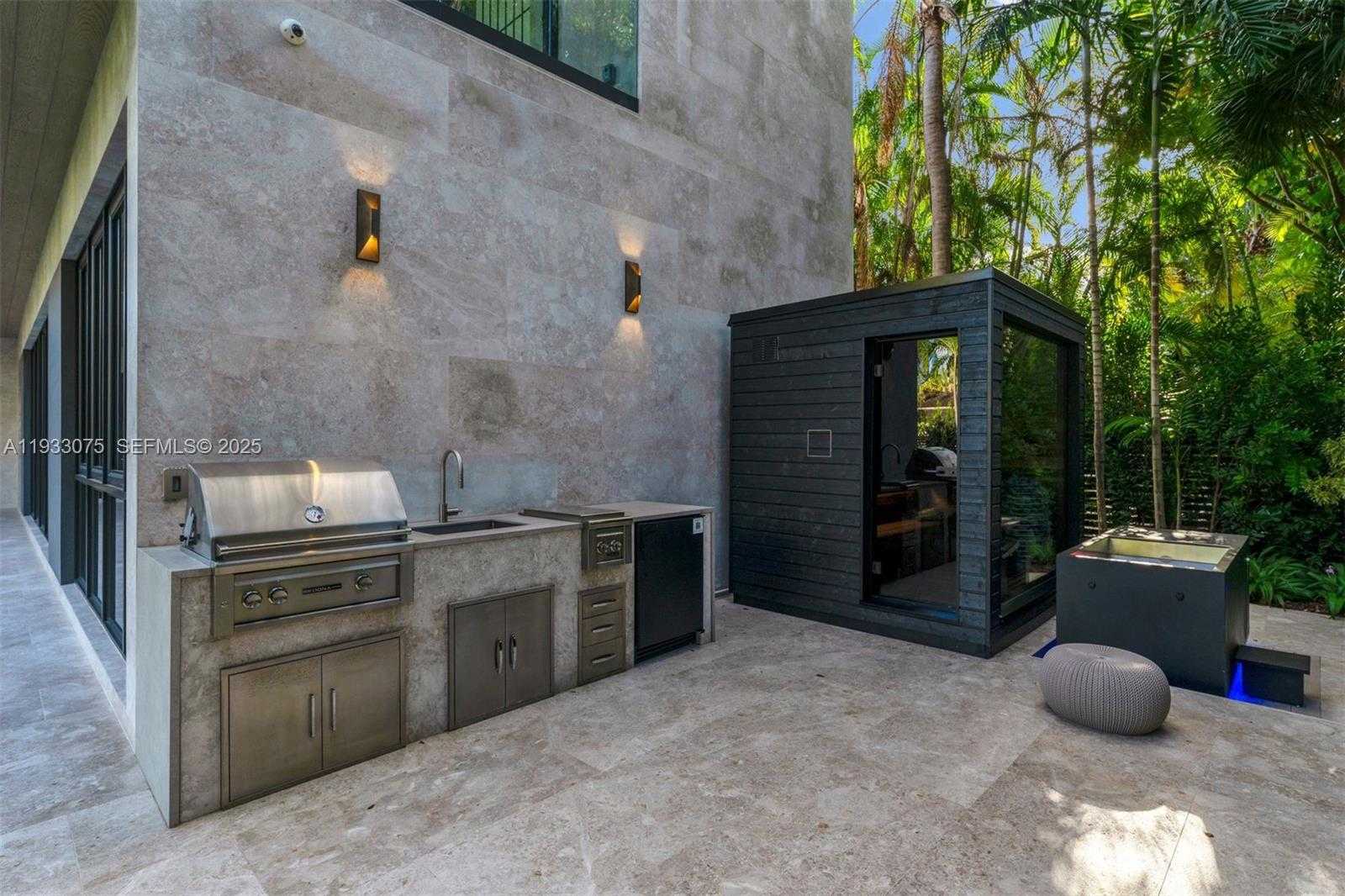 Small Image of 661 MELALEUCA LN, Miami Number 35