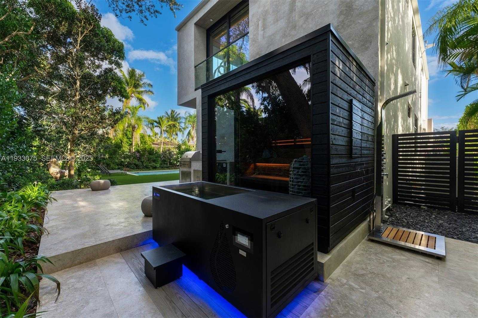 Small Image of 661 MELALEUCA LN, Miami Number 37