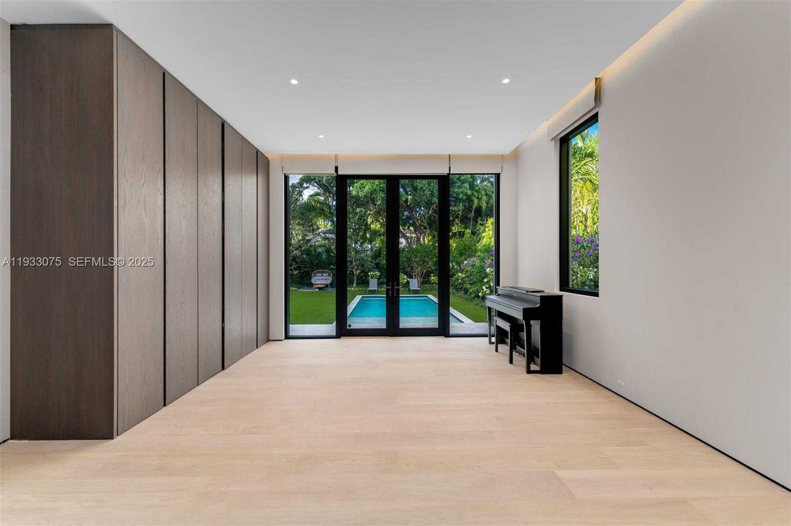 Small Image of 661 MELALEUCA LN, Miami Number 38