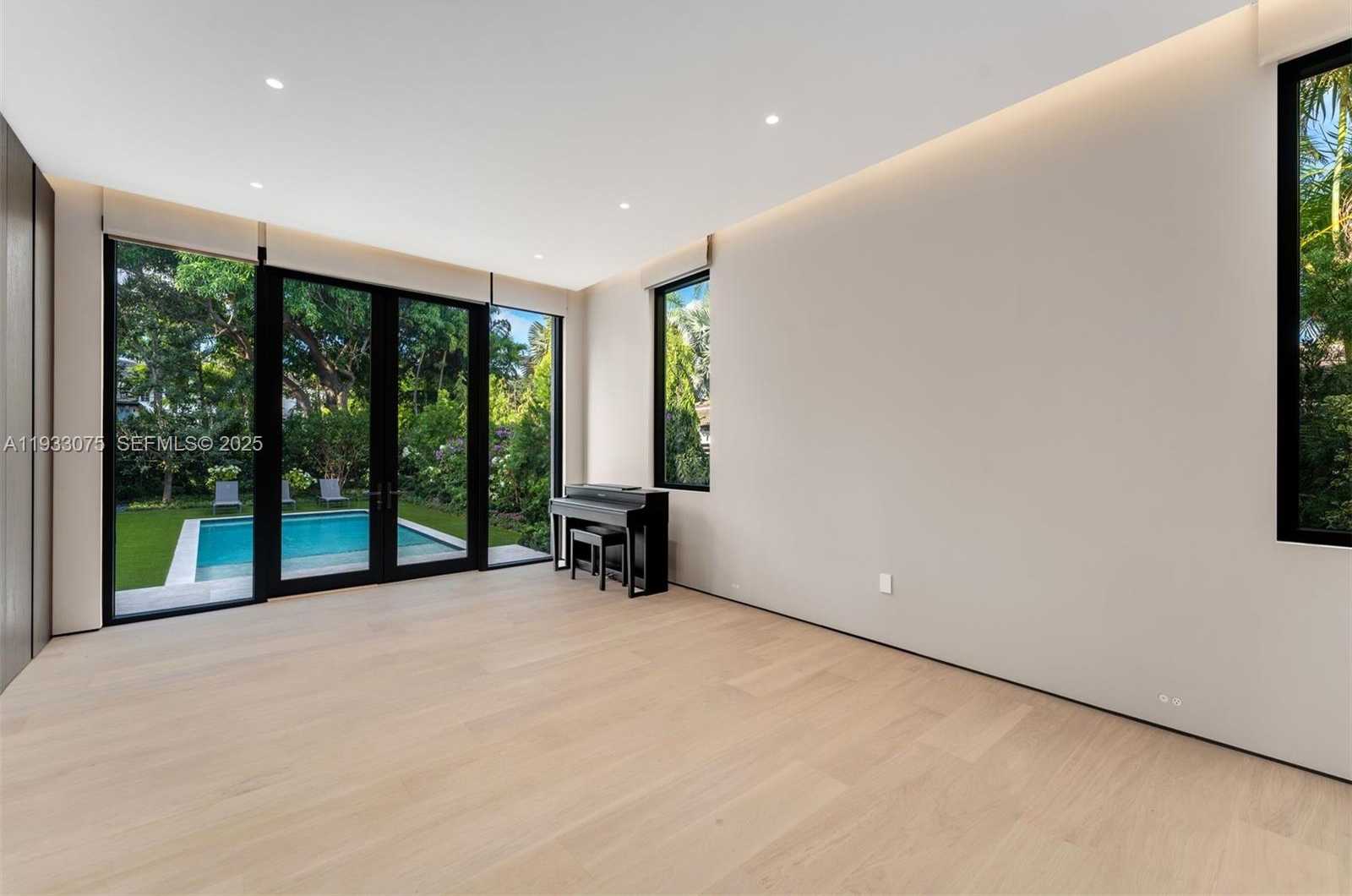 Small Image of 661 MELALEUCA LN, Miami Number 40