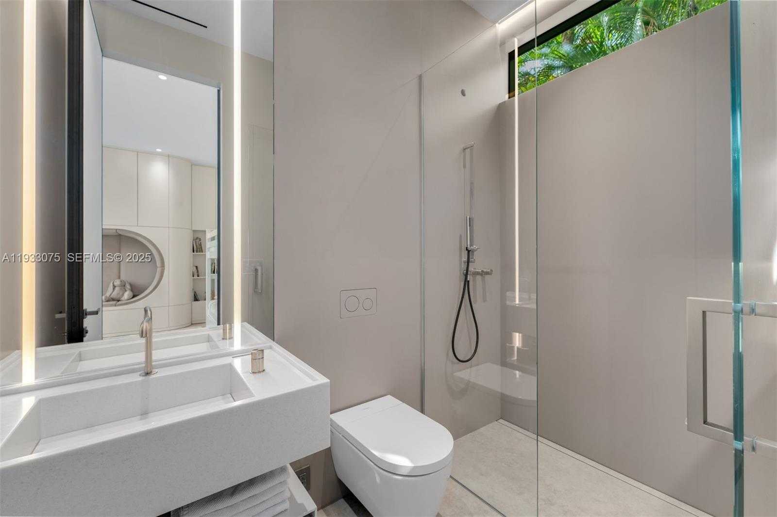 Small Image of 661 MELALEUCA LN, Miami Number 41