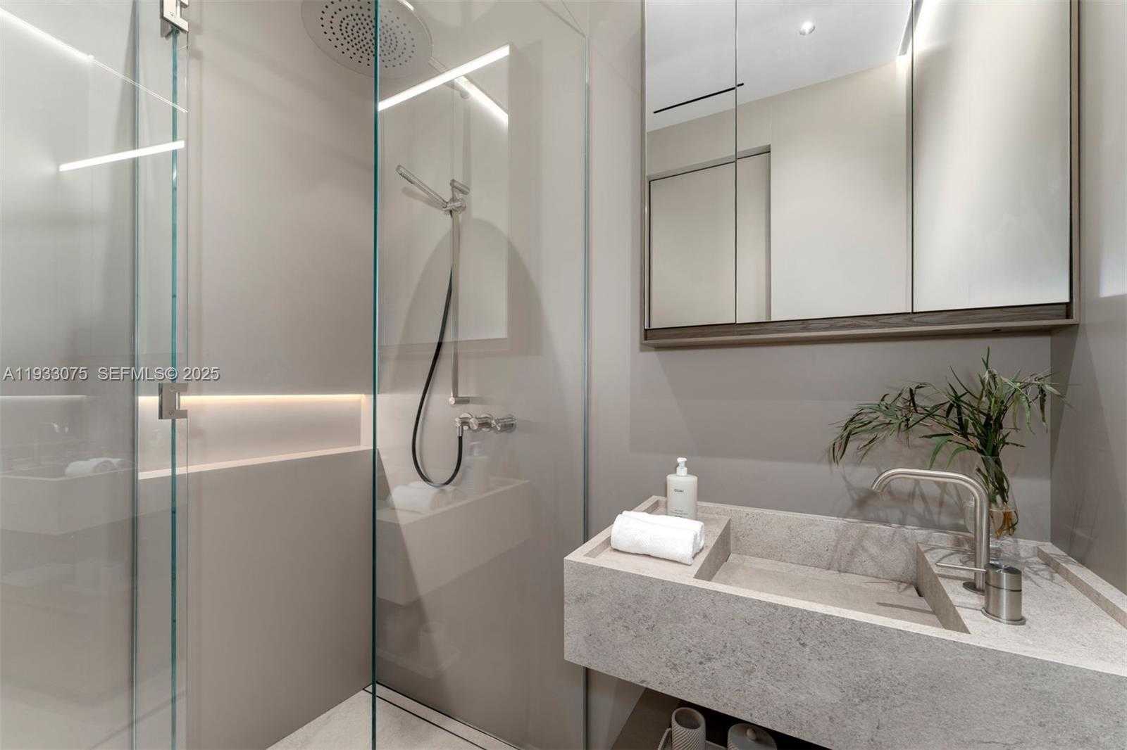 Small Image of 661 MELALEUCA LN, Miami Number 43