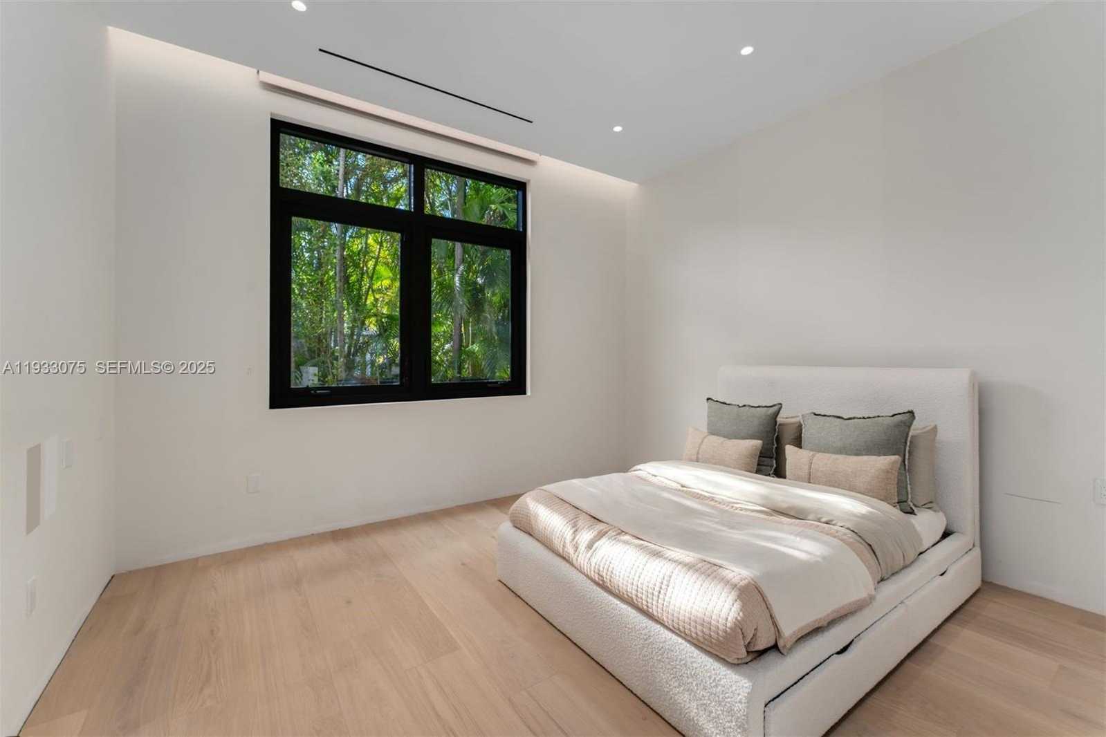 Small Image of 661 MELALEUCA LN, Miami Number 46