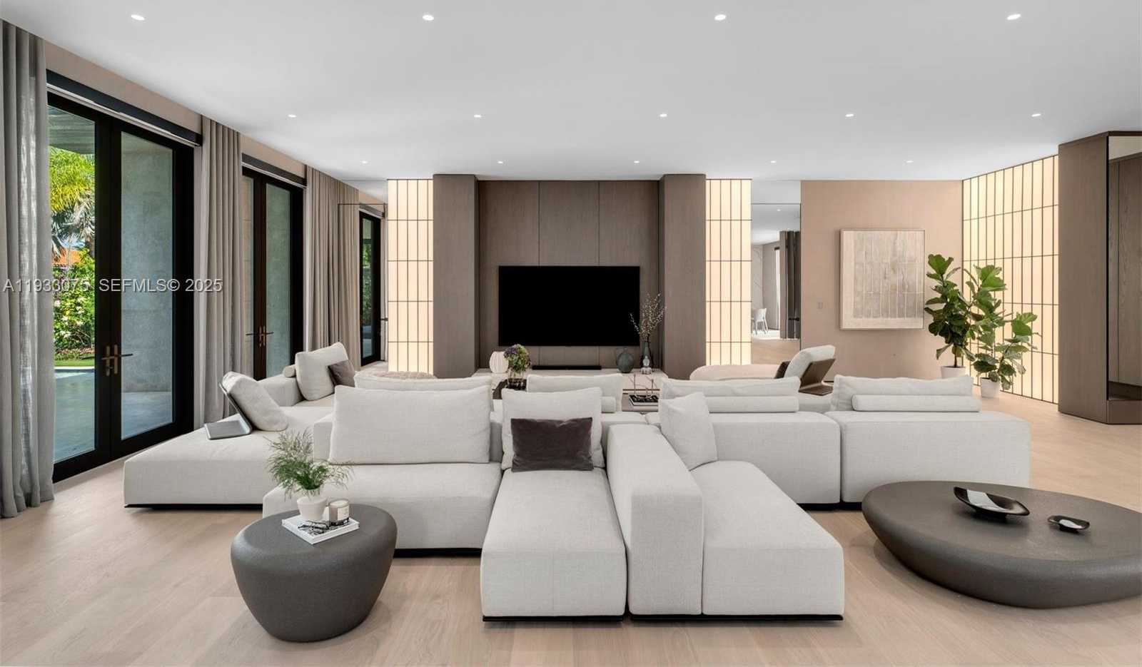 Small Image of 661 MELALEUCA LN, Miami Number 8