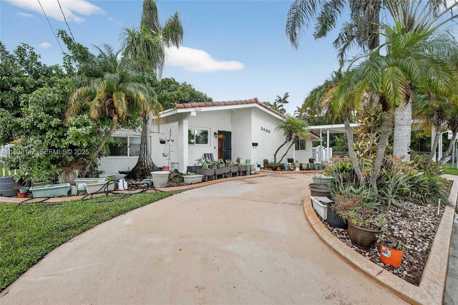 Small Image of 2500 NORTH EAST 209TH TER, Miami Number 2